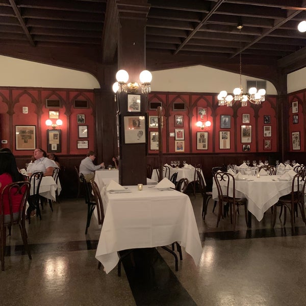 Foto diambil di Antoine&#39;s Restaurant oleh Graham B. pada 8/7/2022