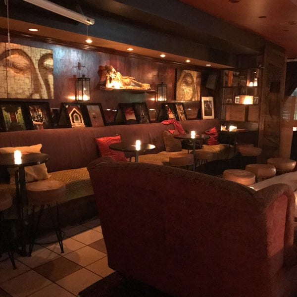 Foto tomada en Delia&#39;s Lounge &amp; Restaurant  por Heather A. el 4/27/2017