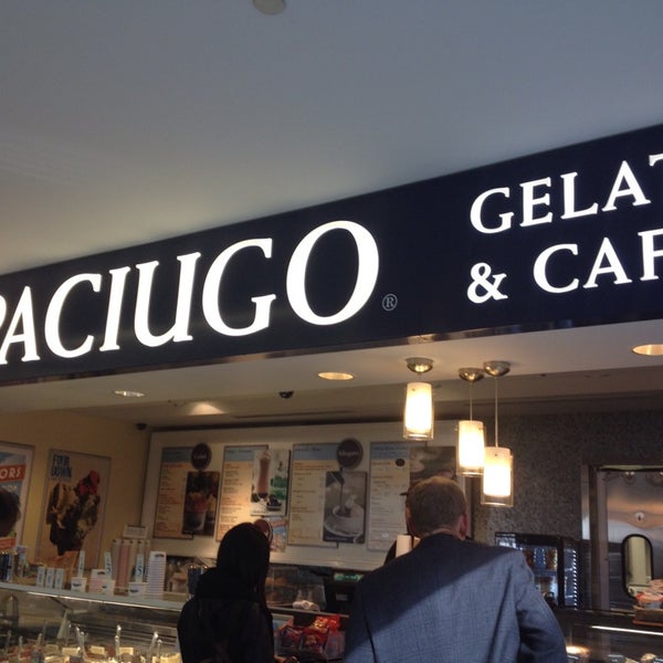 Foto diambil di Paciugo Gelato &amp; Caffè oleh Lulu pada 5/17/2014
