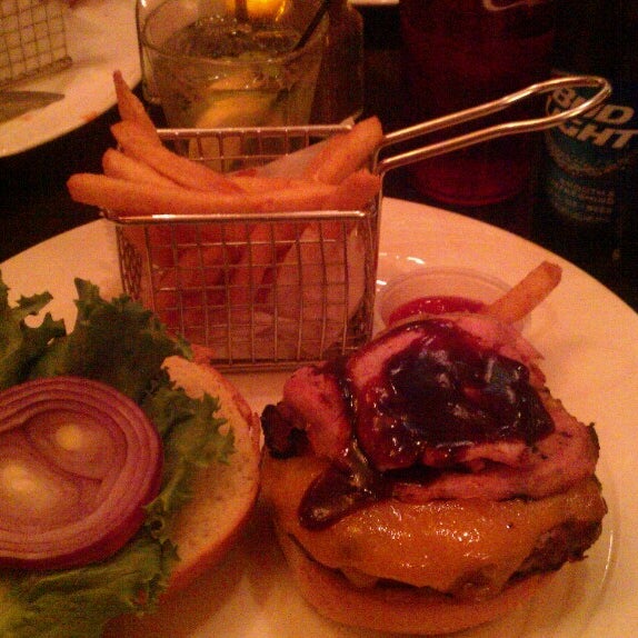 12/16/2013にKyle L.がBlackthorn Restaurant &amp; Irish Pubで撮った写真