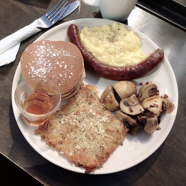 the breakfast food here is nice, very yummy. there are lots of options on their menu as well. the place is really quiet, made for people who like to study or work at cafe. https://t.co/NuRvTIvnsU