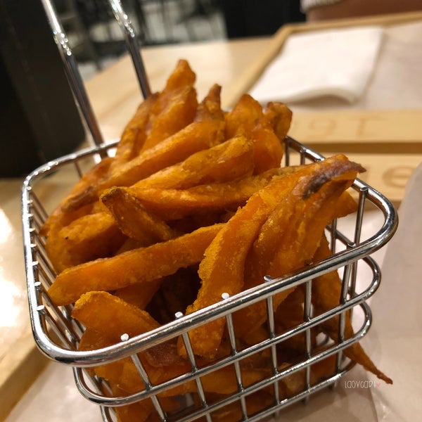 burger selections are pretty good, and i like the sweet potato fries a lot, quiet restaurant but is busy with delivery orders. food is served pretty fast as well. https://t.co/ll2NhAaxkG