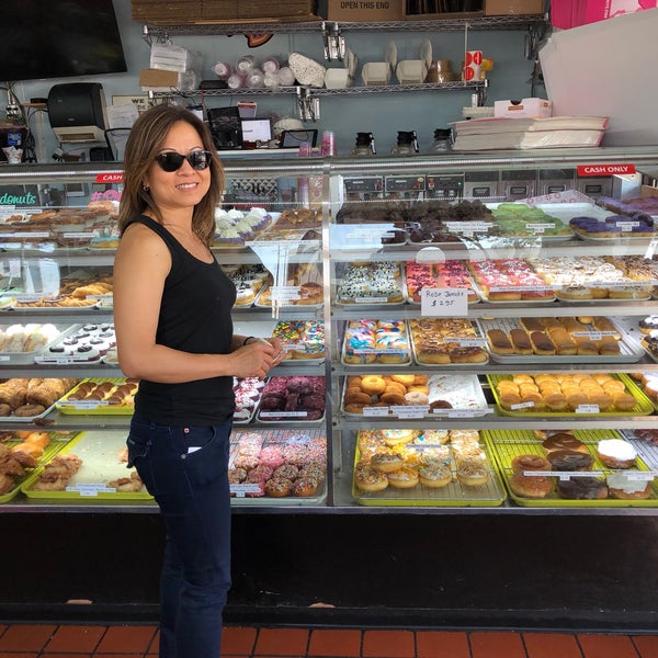 6/27/2019 tarihinde Jon T.ziyaretçi tarafından DK&#39;s Donuts and Bakery'de çekilen fotoğraf