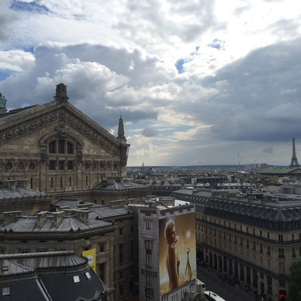 Foto scattata a Terrasse des Galeries Lafayette da Francois D. il 5/23/2015