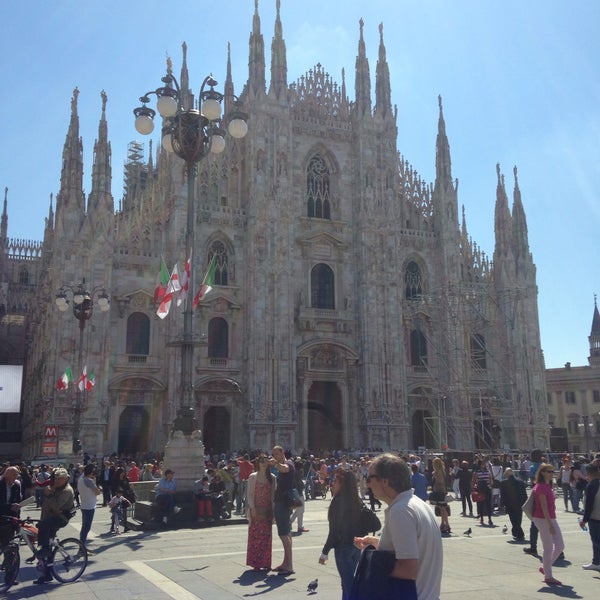 Foto tomada en Plaza del Duomo  por Alparslan U. el 5/24/2015