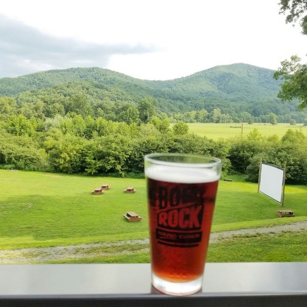 Photo taken at Bold Rock Cidery by Mike E. on 8/9/2018