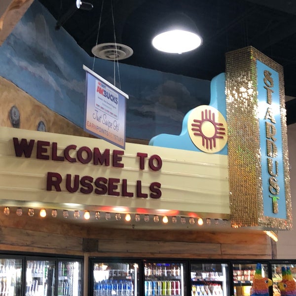 รูปภาพถ่ายที่ Russell&#39;s Travel Center โดย Sumoflam เมื่อ 6/14/2019