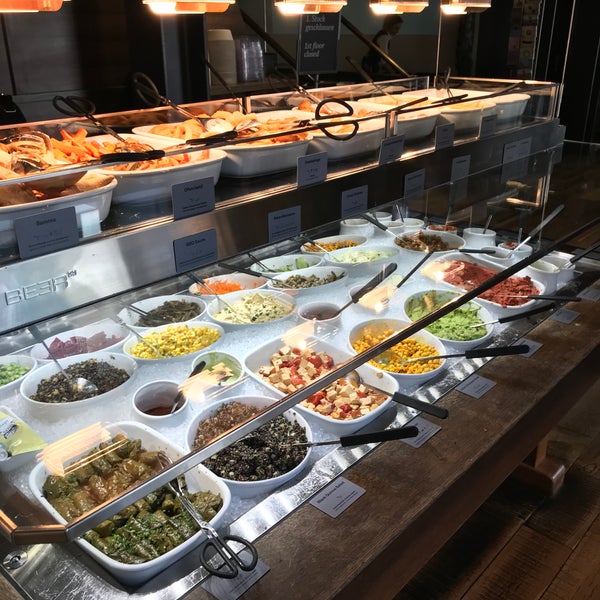 Buffet dishes are priced based on their weight (a full plate of papaya, ananas, rocket, carrots, pasta, beans, brown rice including bread ~22 CHF); Outdoor and indoor seats; An absolute legend!