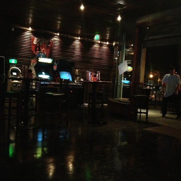 Foto scattata a Republic Bar &amp; Grill da The John il 2/22/2013