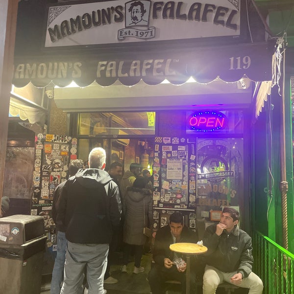 Photo taken at Mamoun&#39;s Falafel by Karan M. on 12/18/2022