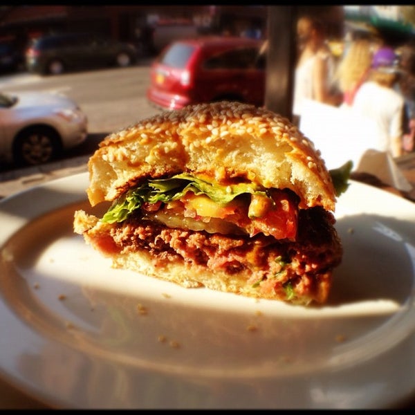 9/22/2012にJason A.がBLT Burgerで撮った写真