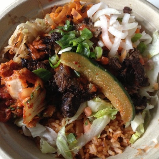 รูปภาพถ่ายที่ Kimchi Grill โดย David F. เมื่อ 9/30/2012