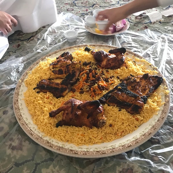 Photo taken at مطعم الحمراء البخاري by Abdulaziz. .. on 2/25/2019
