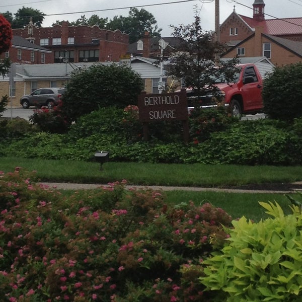 Berthold Square Saint Charles 29 visitors