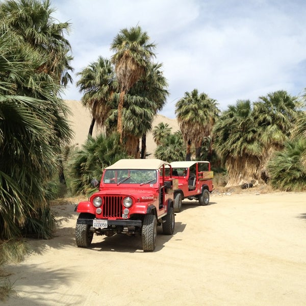 รูปภาพถ่ายที่ Desert Adventures โดย Katie R. เมื่อ 4/23/2014