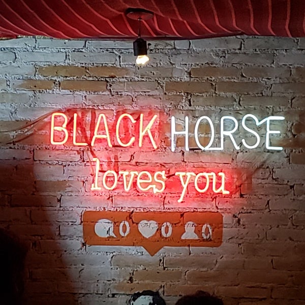 รูปภาพถ่ายที่ Black Horse โดย Mauricio A. เมื่อ 11/16/2018