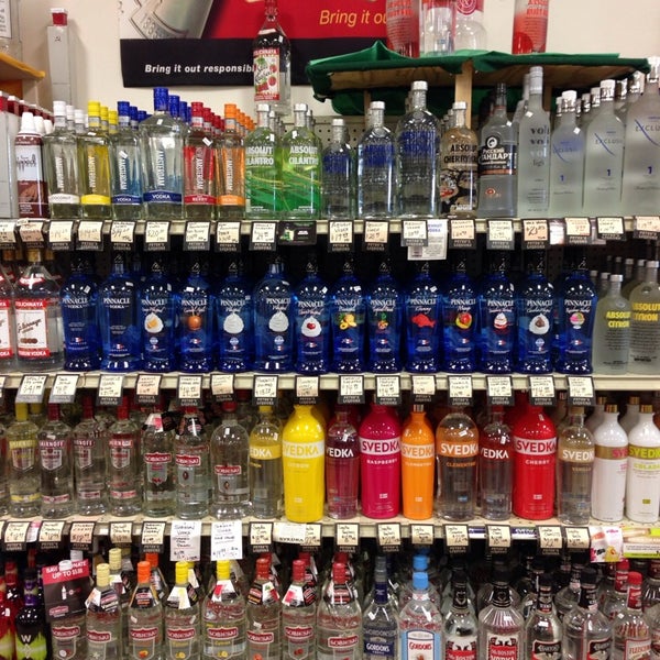 Photo taken at Peter&#39;s discount Liquors by Dawn G. on 10/11/2013