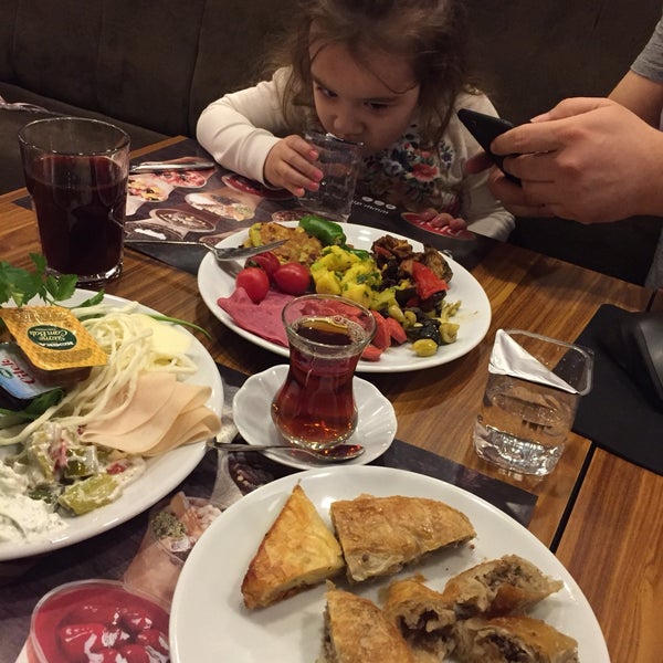 Photo prise au Güzelyurt Dilek Pasta &amp; Cafe Restaurant par Şeyda Ö. le2/24/2018