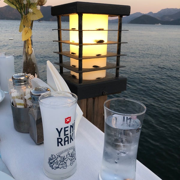 Das Foto wurde bei Stella Restaurant &amp; Bar von FEDAŞ am 7/15/2022 aufgenommen