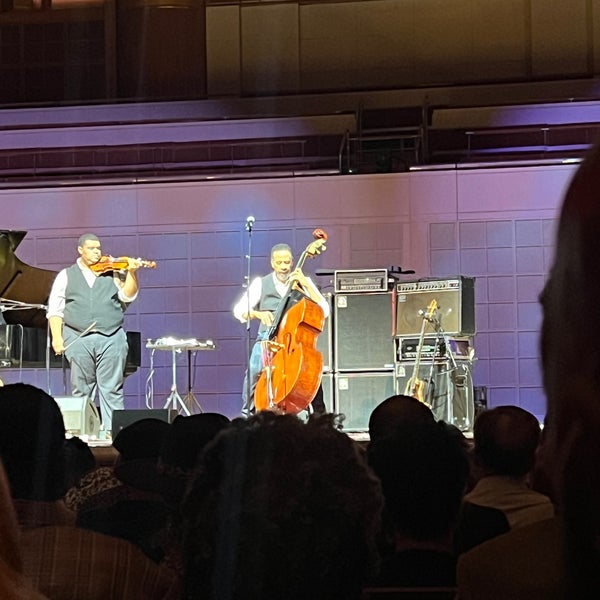 Das Foto wurde bei Morton H. Meyerson Symphony Center von Yolanda B. am 10/26/2022 aufgenommen