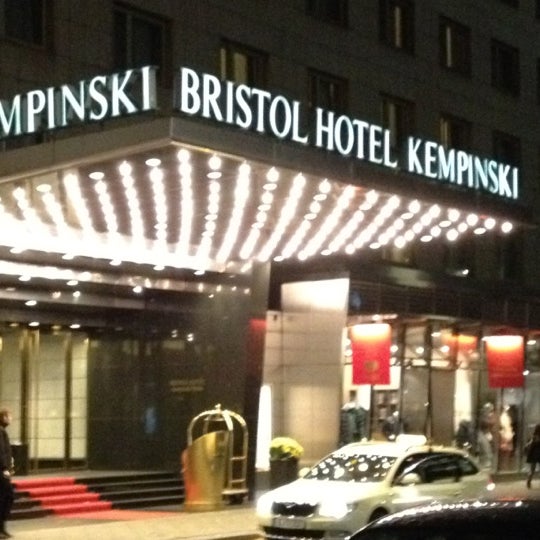 11/5/2012 tarihinde Mikhail P.ziyaretçi tarafından Kempinski Hotel Bristol'de çekilen fotoğraf