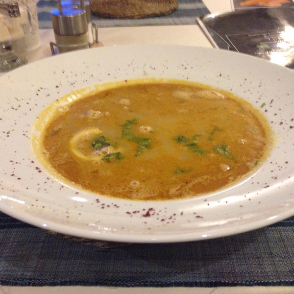 Вкусный острый суп с креветками и лаймом, хорошие лепешки, место порадовало, но конечно если идти за индийской кузней и атмосферой, то я бы выбрала oh Mumbai