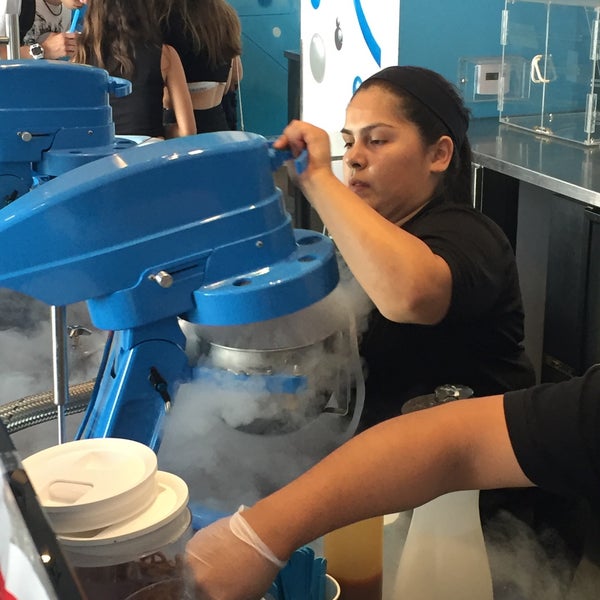 7/4/2016 tarihinde Haluk Y.ziyaretçi tarafından Ice Cream Lab'de çekilen fotoğraf