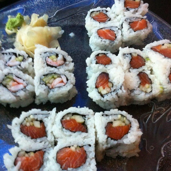 รูปภาพถ่ายที่ Sushi Mon Japanese Cuisine โดย John C. เมื่อ 7/21/2013