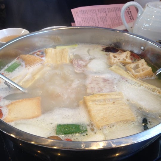 Photo taken at Happy Lamb Hot Pot, Burnaby by Travis S. on 10/28/2012