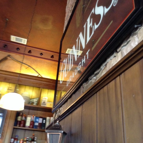 Das Foto wurde bei Paddy&#39;s Irish Pub von Selene S. am 5/8/2014 aufgenommen