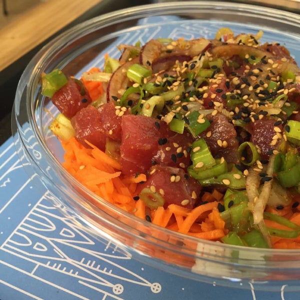 Nice place serving delicious poke bowls - basically a healthy salad with raw fish (tuna/salmon/seafood), lots of veggies, fruits and dressing options to customize (sushi-like). Tasty drinks, too!