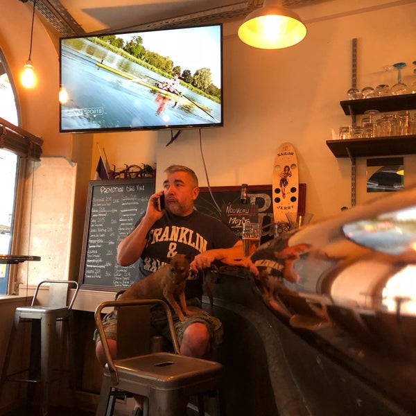 9/20/2018에 Alex M.님이 Roy&#39;s Pub Restaurant에서 찍은 사진
