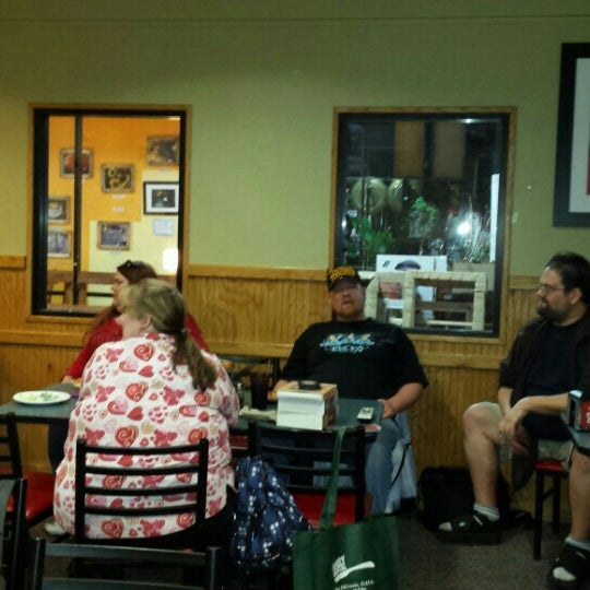 Photos At Round Table Pizza Pizza Place In Reno
