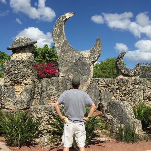 Foto diambil di Coral Castle oleh BrokerJayZ pada 4/10/2016