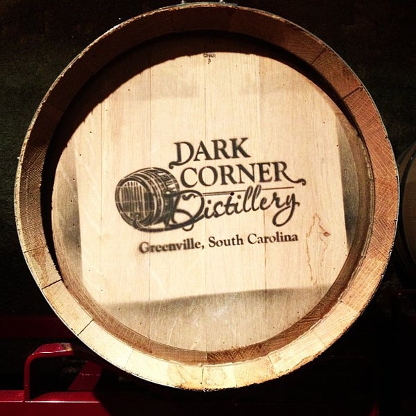 รูปภาพถ่ายที่ Dark Corner Distillery โดย Sean B. เมื่อ 2/22/2013