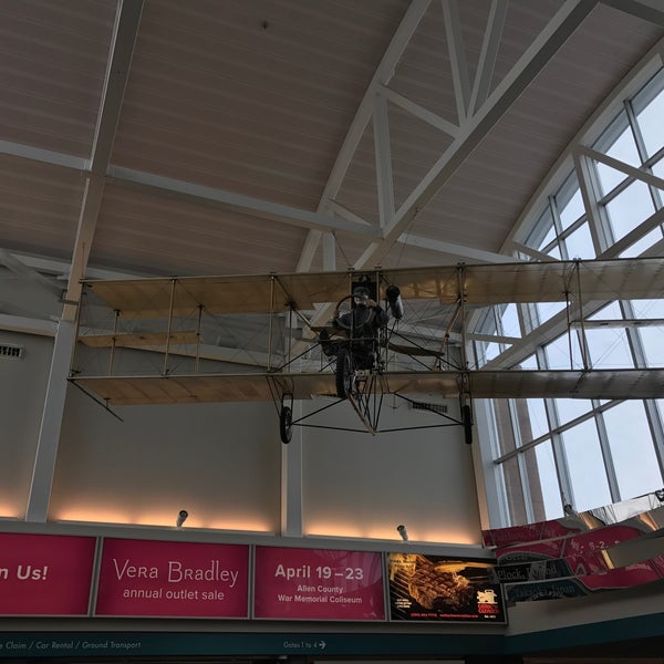 4/21/2017 tarihinde James H.ziyaretçi tarafından Fort Wayne International Airport (FWA)'de çekilen fotoğraf