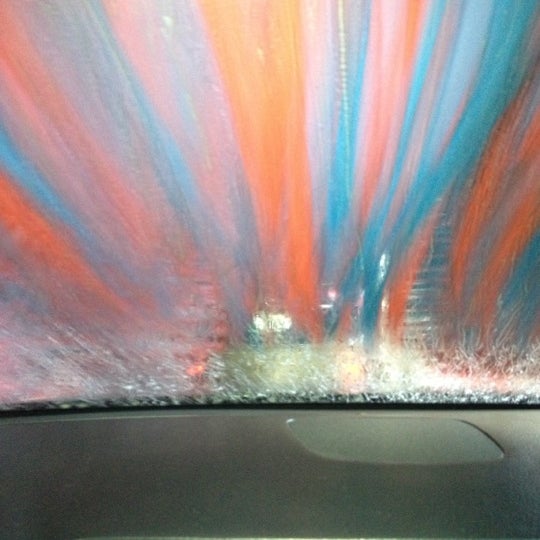 10/26/2012 tarihinde Mike F.ziyaretçi tarafından Madison Car Wash'de çekilen fotoğraf