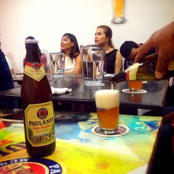 3/2/2014 tarihinde Mónica Danielaziyaretçi tarafından Beer Bank Guadalajara'de çekilen fotoğraf