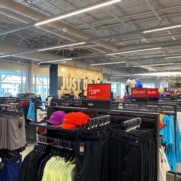 nike outlet clothes for women