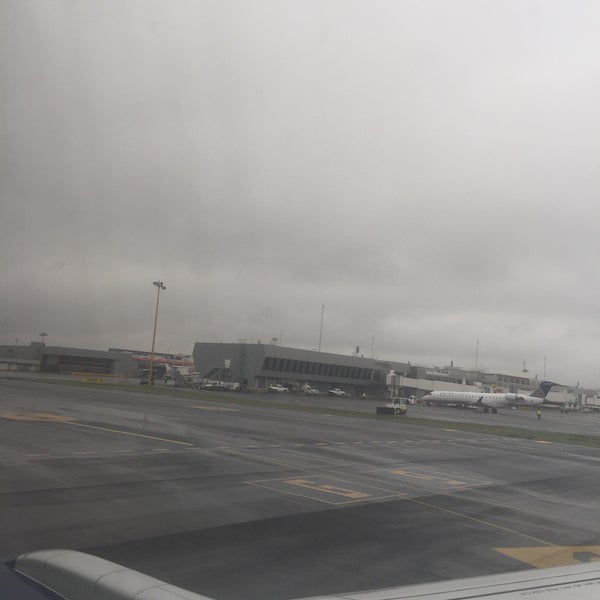 Foto tirada no(a) Aeroporto Internacional de Monterrey (MTY) por Diana S. em 11/14/2015