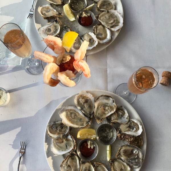 รูปภาพถ่ายที่ Blue Point Coastal Cuisine โดย amy l. เมื่อ 5/29/2018