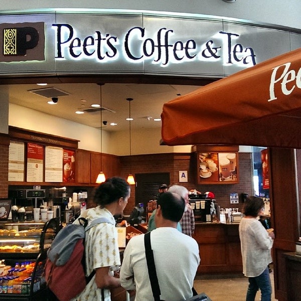 Photo taken at Peet&#39;s Coffee &amp; Tea by Coach Todd P. on 5/12/2014