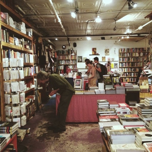 Foto tirada no(a) Spoonbill &amp; Sugartown Books por PJ P. em 8/23/2013