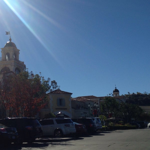 Photo taken at The Commons at Calabasas by Kristin S. on 11/23/2015