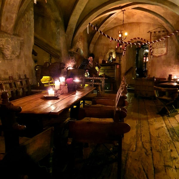 Das Foto wurde bei Rozengrāls | Authentic Medieval Restaurant von Иван am 1/7/2020 aufgenommen