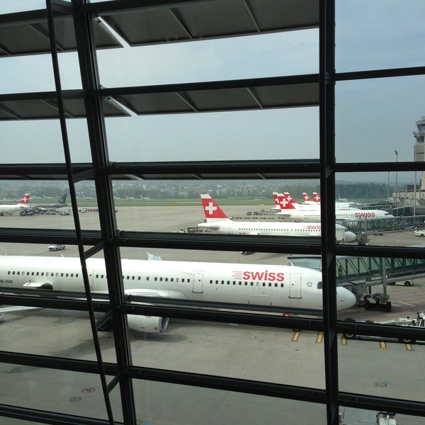 Das Foto wurde bei Flughafen Zürich (ZRH) von Иван am 5/1/2013 aufgenommen