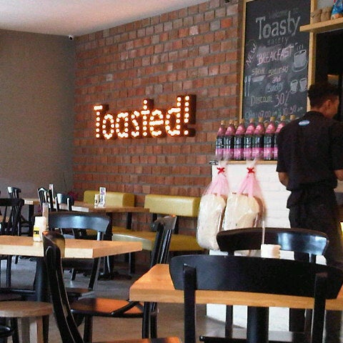 Photo taken at Toasty Eatery by dian d. on 4/7/2013