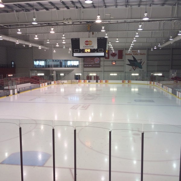 Das Foto wurde bei Mastercard Centre For Hockey Excellence von Даша Б. am 1/17/2014 aufgenommen