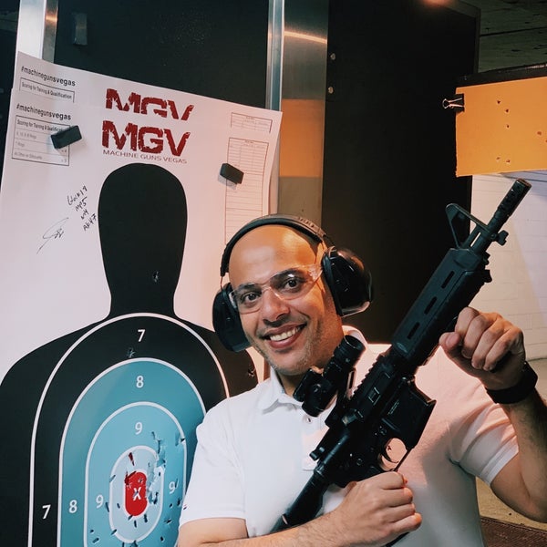 Foto tirada no(a) Machine Guns Vegas por Mohammed em 10/13/2019