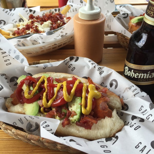 Foto tirada no(a) Galgo Hot Dogs y Hamburguesas Gourmet por George H. em 9/7/2015